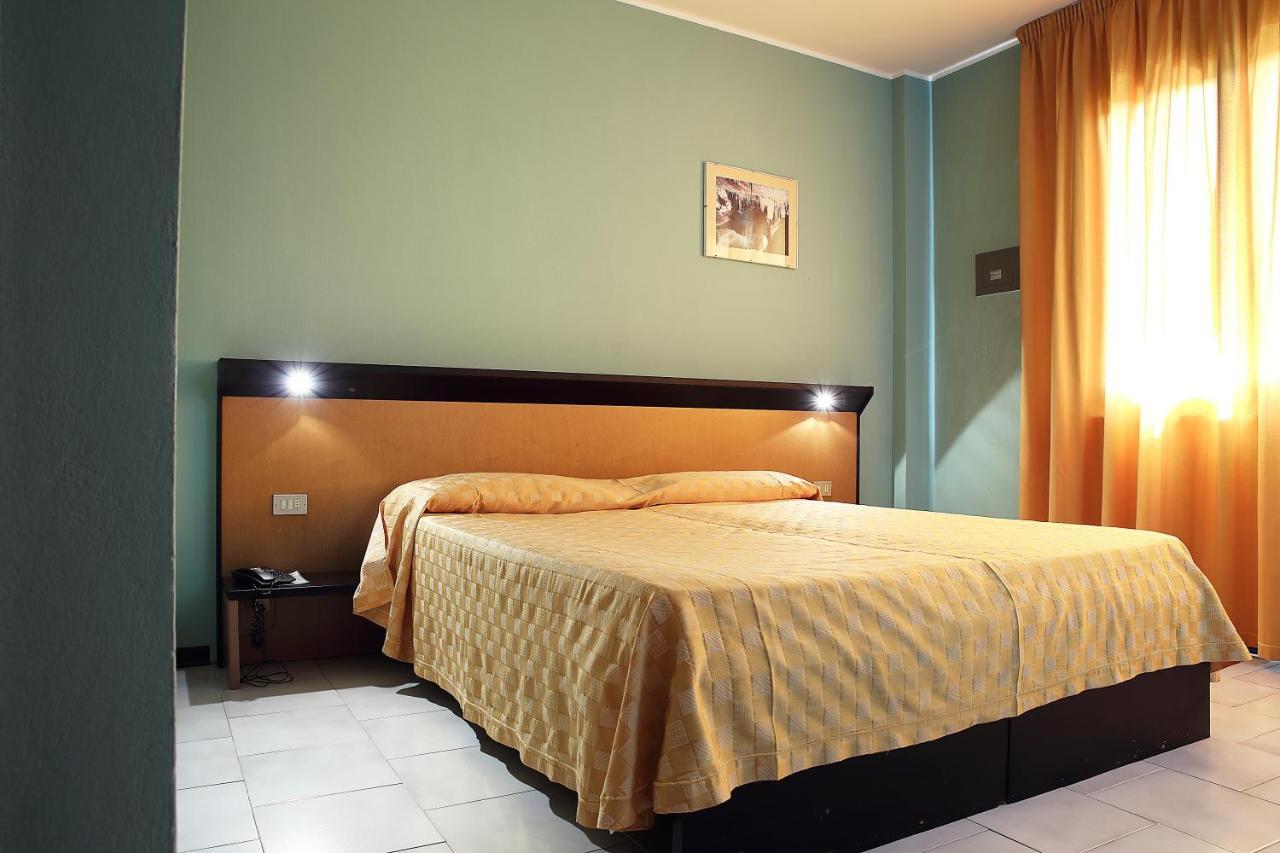 Green Sporting Club Hotel Alghero Bagian luar foto